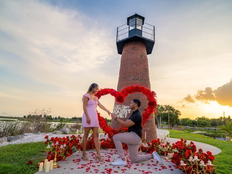 garden proposal in Florida with custom decorations and photographer help
