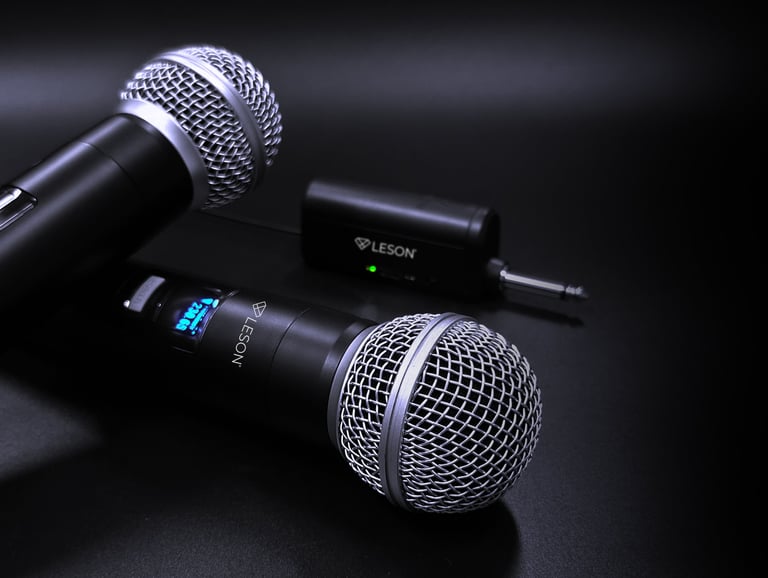 foto conceitual de microfone da marca Leson