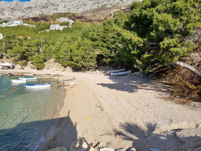 The photo shows Rape's western end, the best beach for families with children.