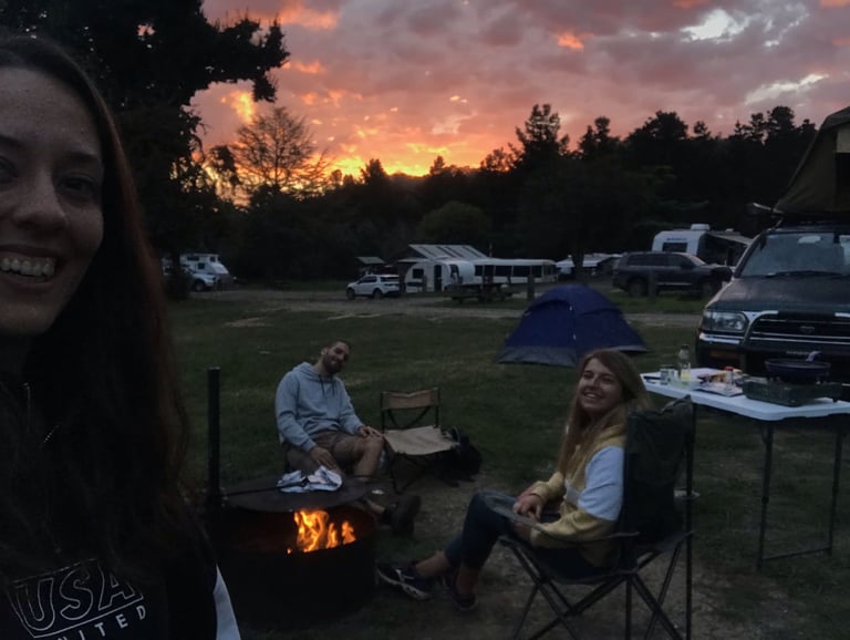 Hoguera acampando en Hill End, Australia