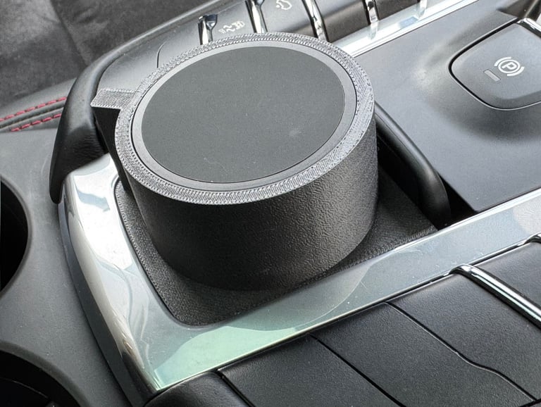 Porsche Macan MagSafe charger