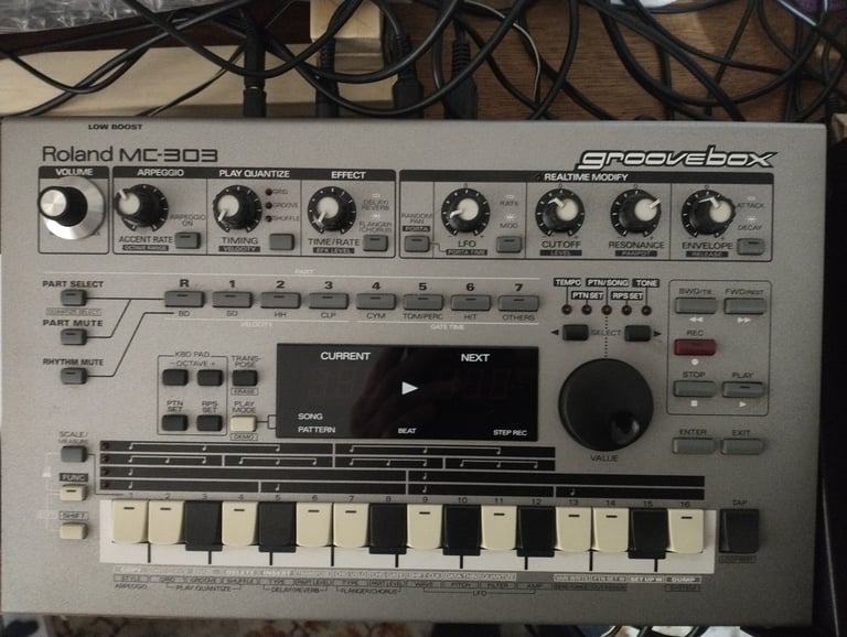 Roland MC303 Groovebox