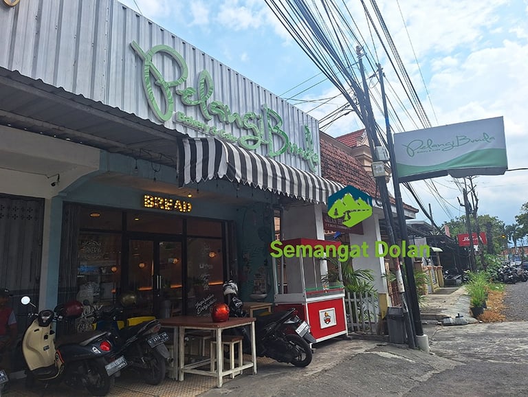 Toko roti pelangi bunda