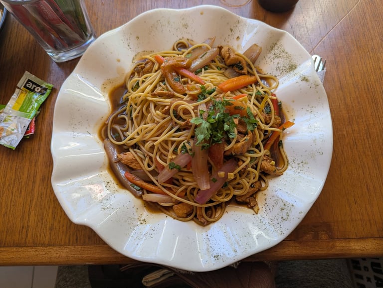 Tallarines salteados at Huacafuckingchina in Huacachina