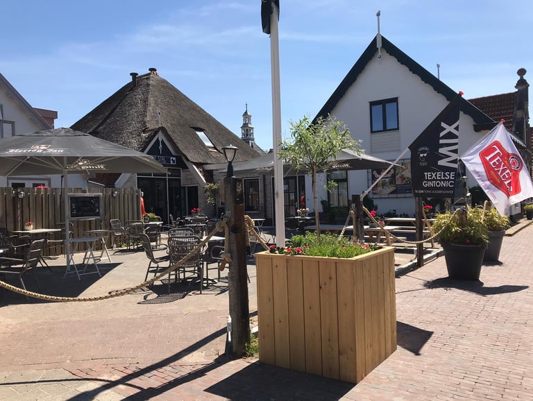 Zonnig terras Den Burg, restaurant De Stal