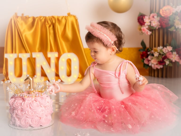 a little girl in a pink tutututututututututu