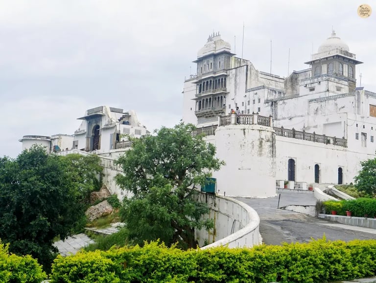 Panoramic view of Sajjangarh (Monsoon Palace) perched atop Udaipur’s Aravalli hills.