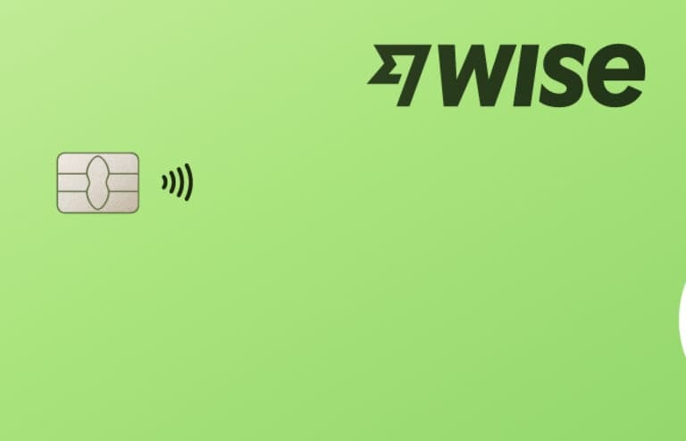 Hellgrüne Wise Multiwährungs-Debitkarte mit Markenlogo und kontaktlosem Zahlungschip.