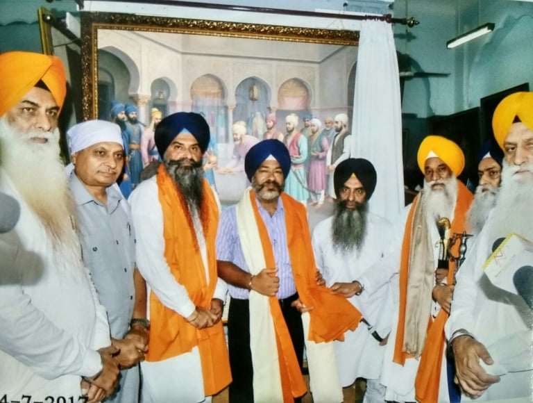 best artist gurvinderpal singh receiving award