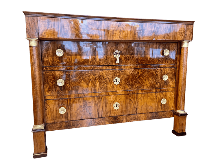 Redonner vie au mobilier ancien, dans le respect de son histoire, Atelier L'Amarante
