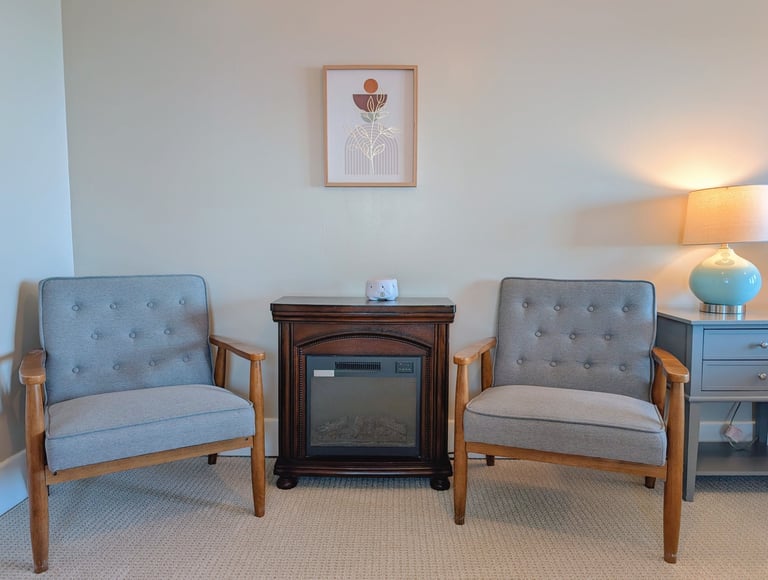 South Cliff Inn's Sunset Room - seating area