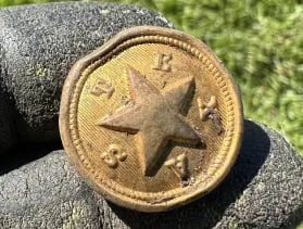 Gold Guilt Confederate Texas Officer button  