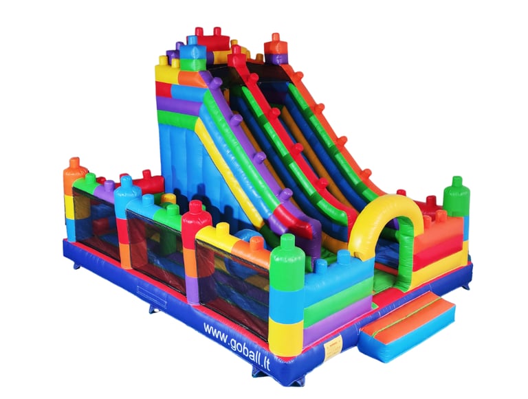 Batutas LEGO Nr. 1 su čiuožykla – pripučiamų batutų nuoma Kaune