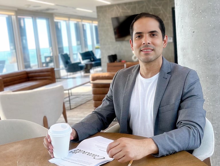 Alejandro González (RCIC) Consultor de Canadá 