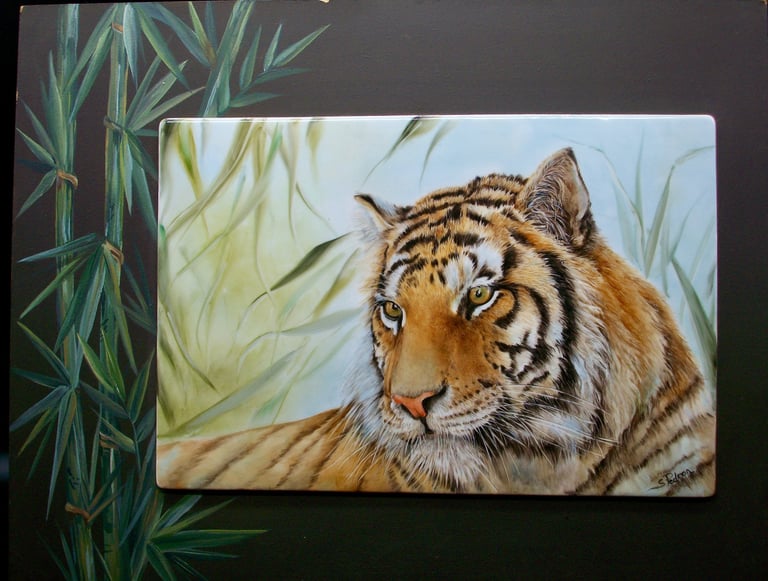 Tigre dipinta su porcellana
