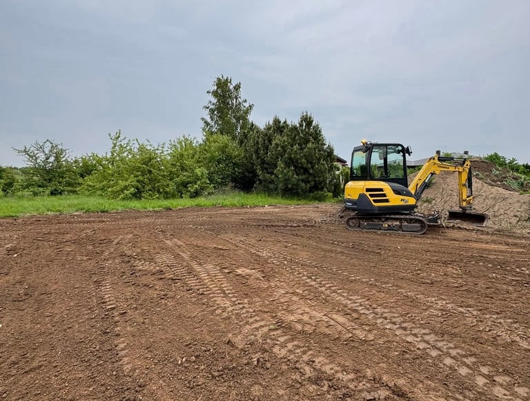 sklypo formavimas mini ekskavatoriumi, sklypo lyginimas