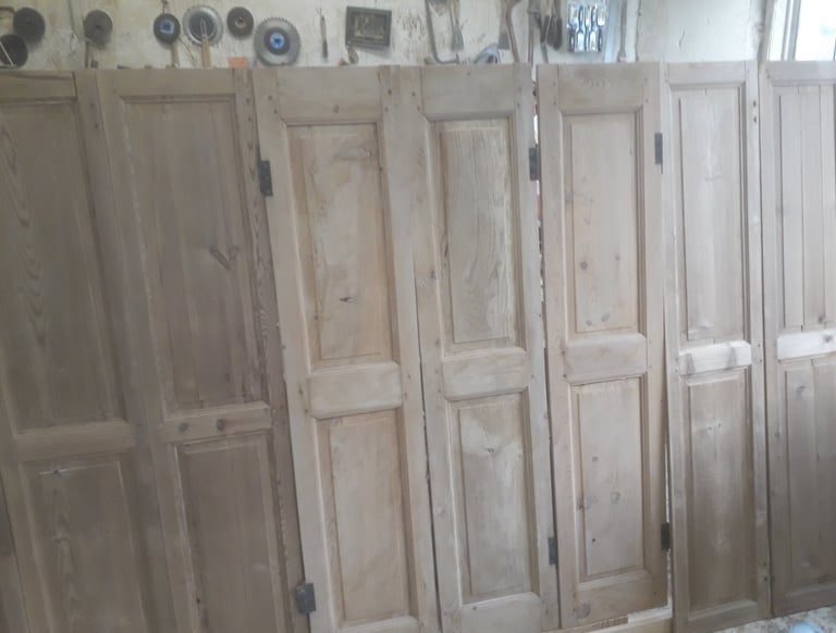 volets anciens décapés artisanalement