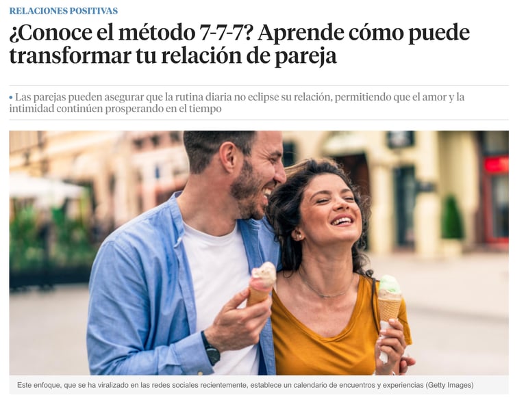 a man and woman in a city street MARTIN PE COACH DE PAREJAS
