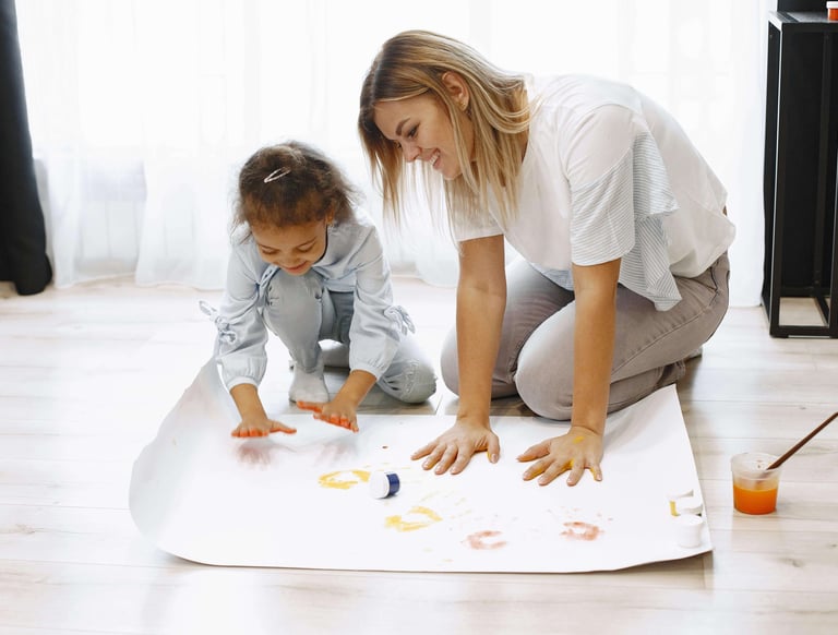 Parents Side – activité créative et moment complice entre enfant et adulte, symbole de bienveillance