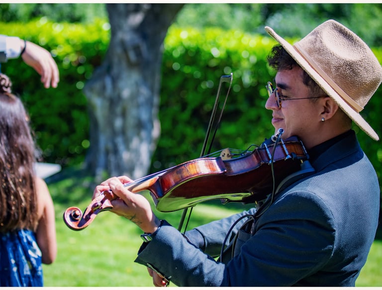 Reserva a Mauro Ruiz, violinista profesional, para bodas y eventos exclusivos en Valencia y España.