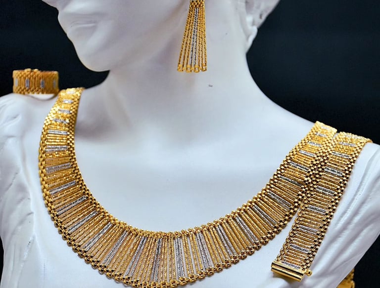 a woman's necklace and earrings on display | Alkanz Alasifar | Antalya Jewellery