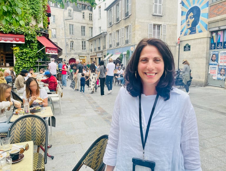 Konstantina guide touristique en visite à Paris