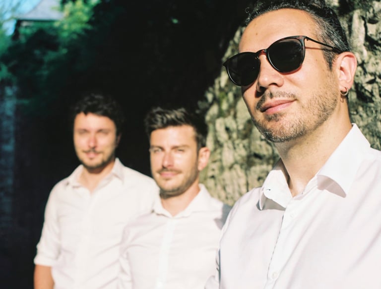Jamais Deux Sans Trois groupe musique chanteur guitare lot dordogne quercy périgord mariages france
