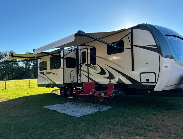 Lightning RV Rentals of Louisiana | Travel Trailer Rentals | Fifth Wheel Camper Rentals