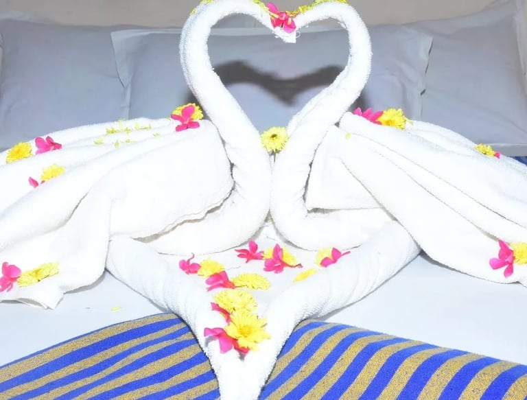 Romantic swan towel decoration room in Thirukadaiyur hotel