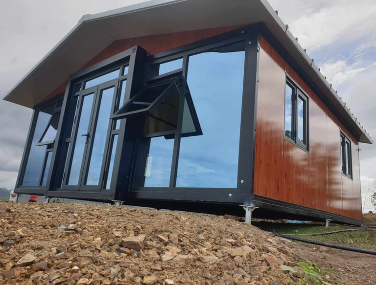 Tiny house posées sur vis de fondation