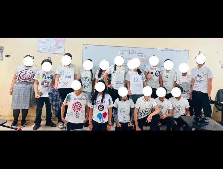 Docente aplicando proyectos de Merarilabs con sus alumnos