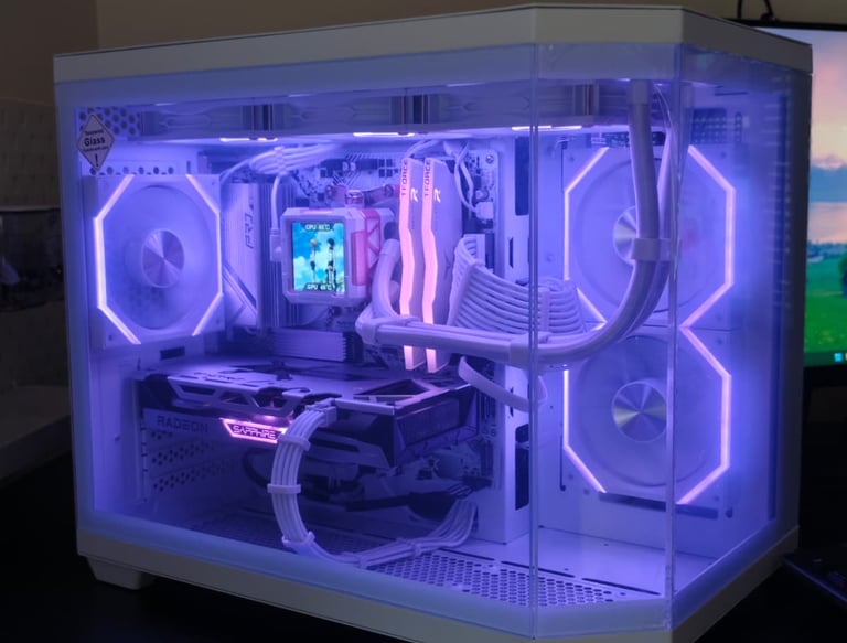 Computador com arrefecimento liquido e ecrã personalizável vendido pela MKBuilds