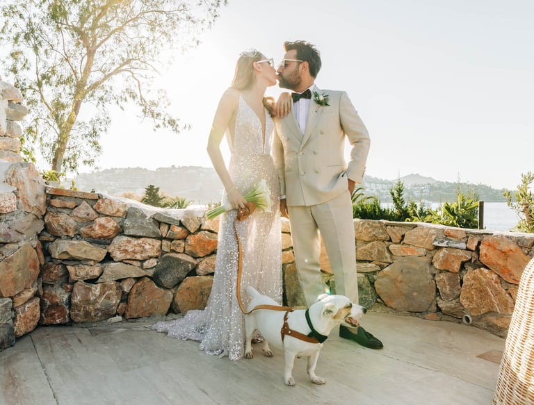 Newlywed couple kissing at a coastal wedding at Bodrum. Teo Events Management production Agency 