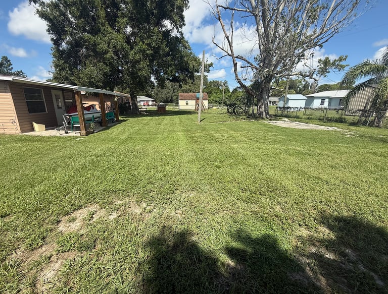 a backyard with a dog house and a dog house