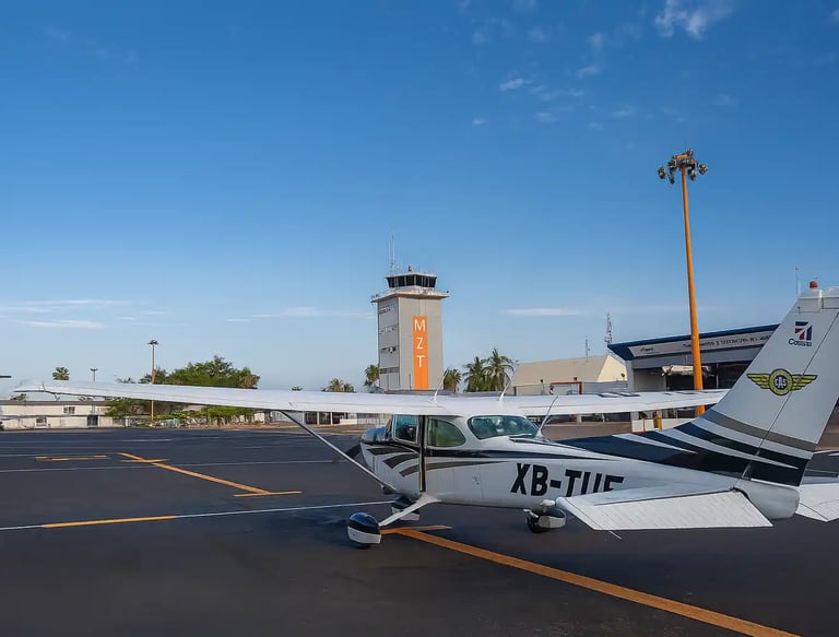 avion del colegio del aire de sinaloa cas en el aeropuerto internacional de mazatlan
