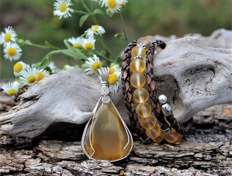Amber pendant and bracelet