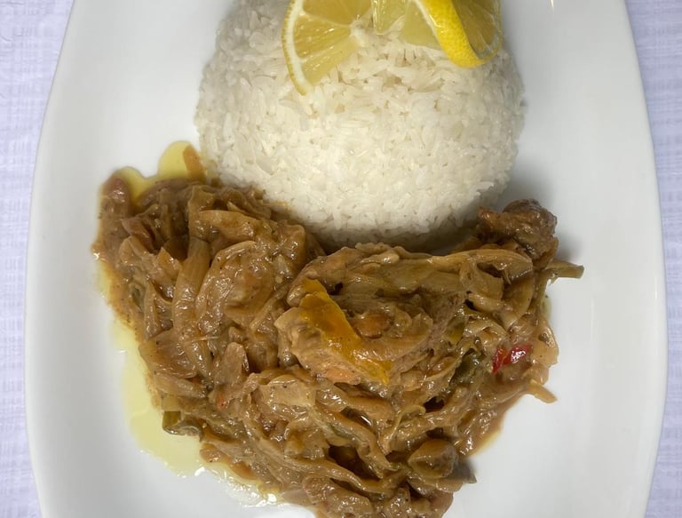 YASSA POULET , RIZ BLANC  PARFUME