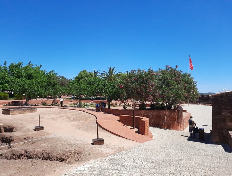 binnenplaats prachtg fort in Silves Portugal