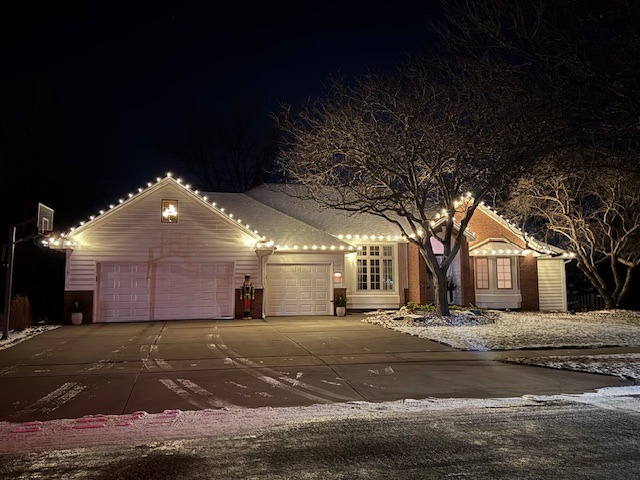 Cool White Seasonal Lighting during Winter