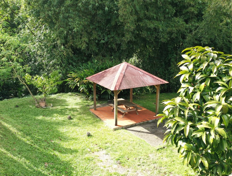 proposition d'un quiosque pour se poser dans le jardin 