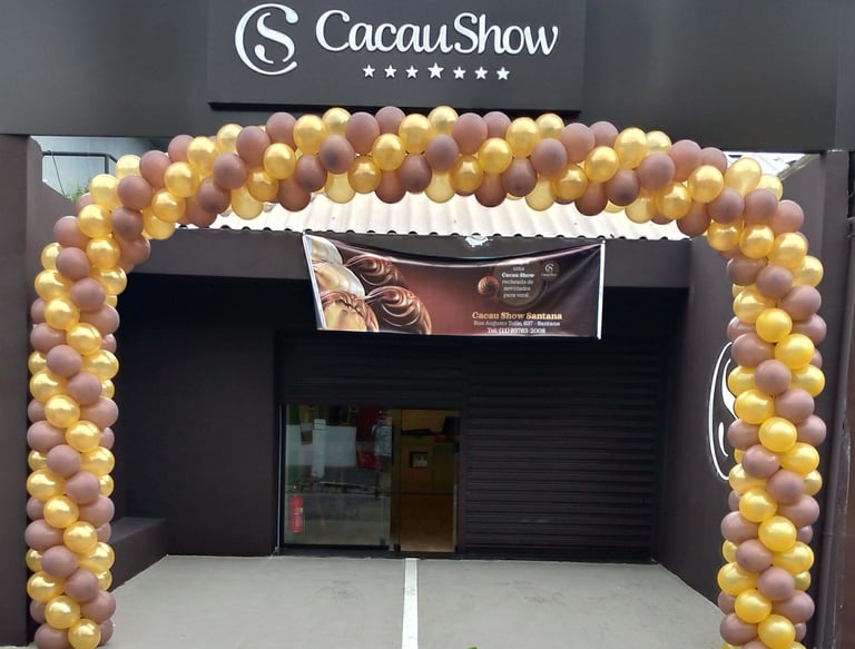 Arco de balões versátil para aniversários, inaugurações e eventos corporativos.