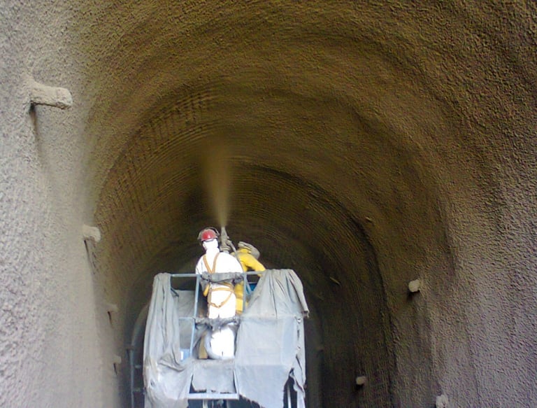 túnel com macrofibra para concreto