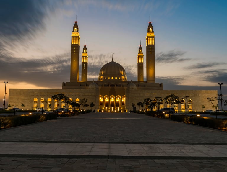 an image shows sultan qaboos mosque in Nizwa city