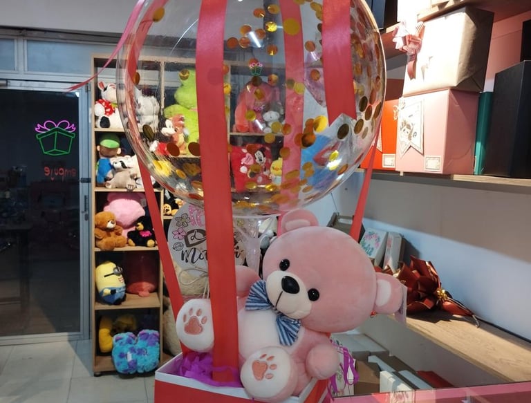 Tenemos todo tipo de empaques de regalos en Cucuta, ven para brindarte una atencion perzonalizada.