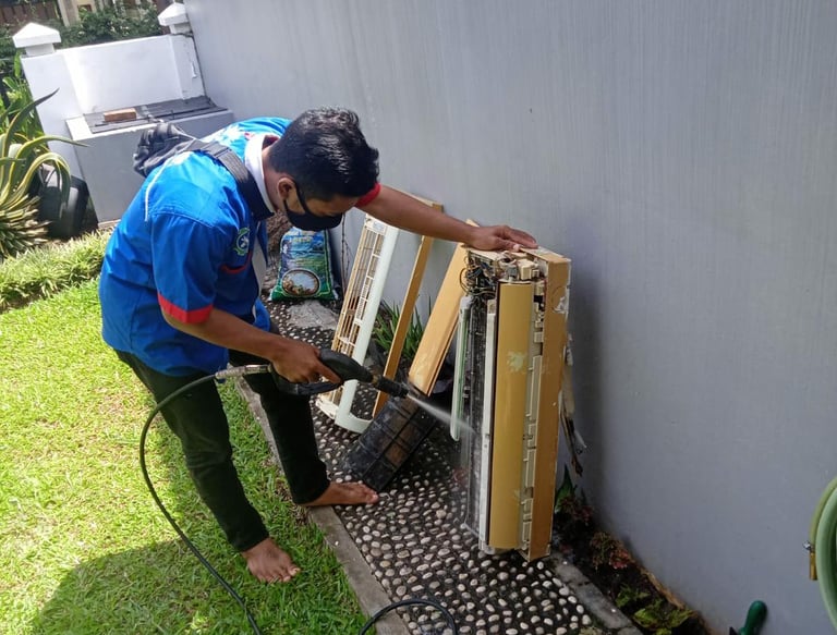 jasa service AC panggilan di Bogor yang menangani perbaikan, cuci, isi freon, dan pemasangan AC
