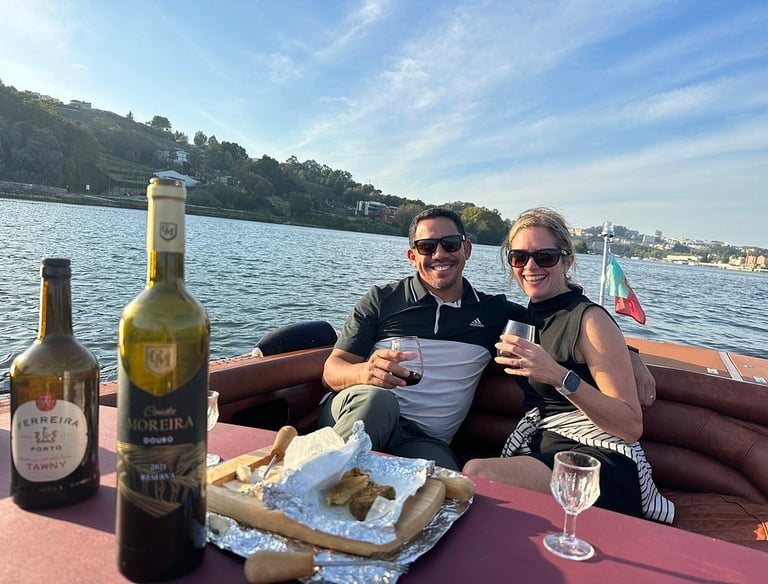 A couple enjoying wine and snacks on the James Bond–style speedboat Eskrok