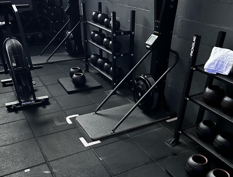 Skierg et Echo Bike, Fatbell, en cours d'Athletic Training chez Episod à Paris