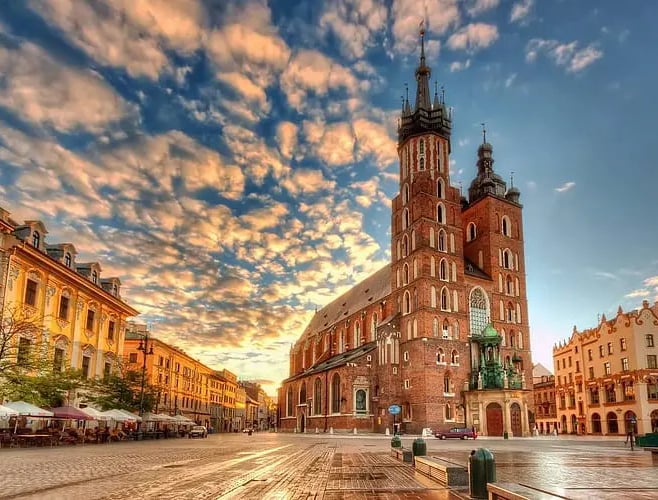 Tours en Cracovia: Centro Histórico, Barrio Judío, Zakopane y más, según tu disponibilidad.