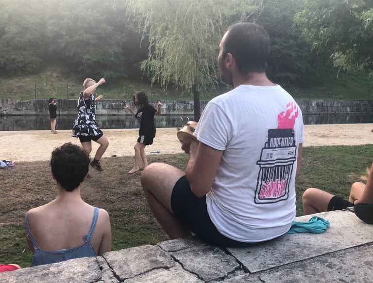 People dancing munheiras