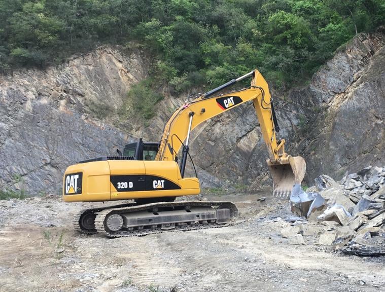 Excavadora Caterpillar 320D con cucharon en Monterrey